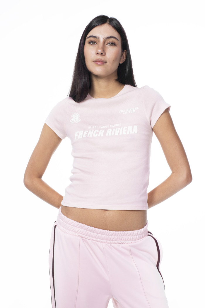 Camiseta manga corta college rosada clara en rib
