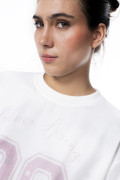 Buzo crema college con cuello redondo y manga larga
