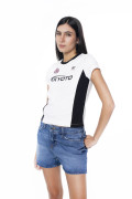 Camiseta college crema cuello redondo con contrastes negros

