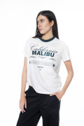 Camiseta college crema con cuello redondo verde
