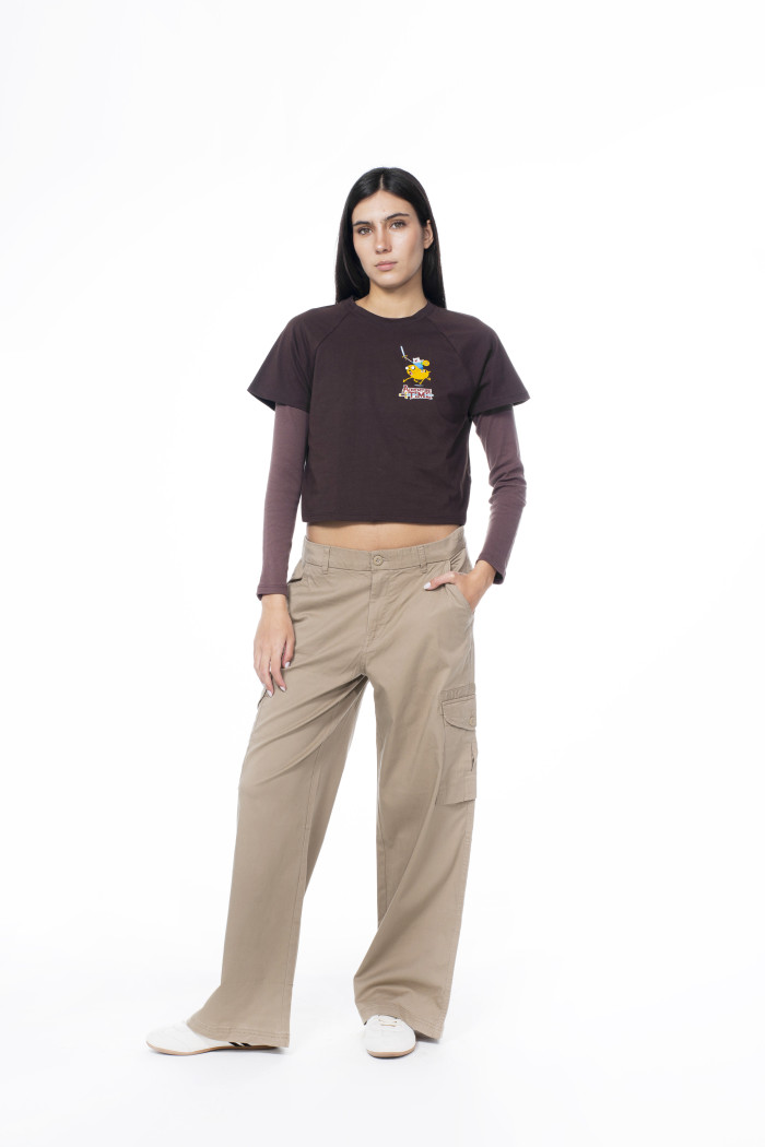 Camiseta crop top café con manga ranglan de Hora de Aventura
