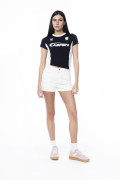Camiseta manga corta negra college con contrastes blancos
