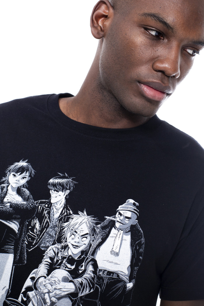 Camiseta cuello redondo negra con estampado de Gorillaz
