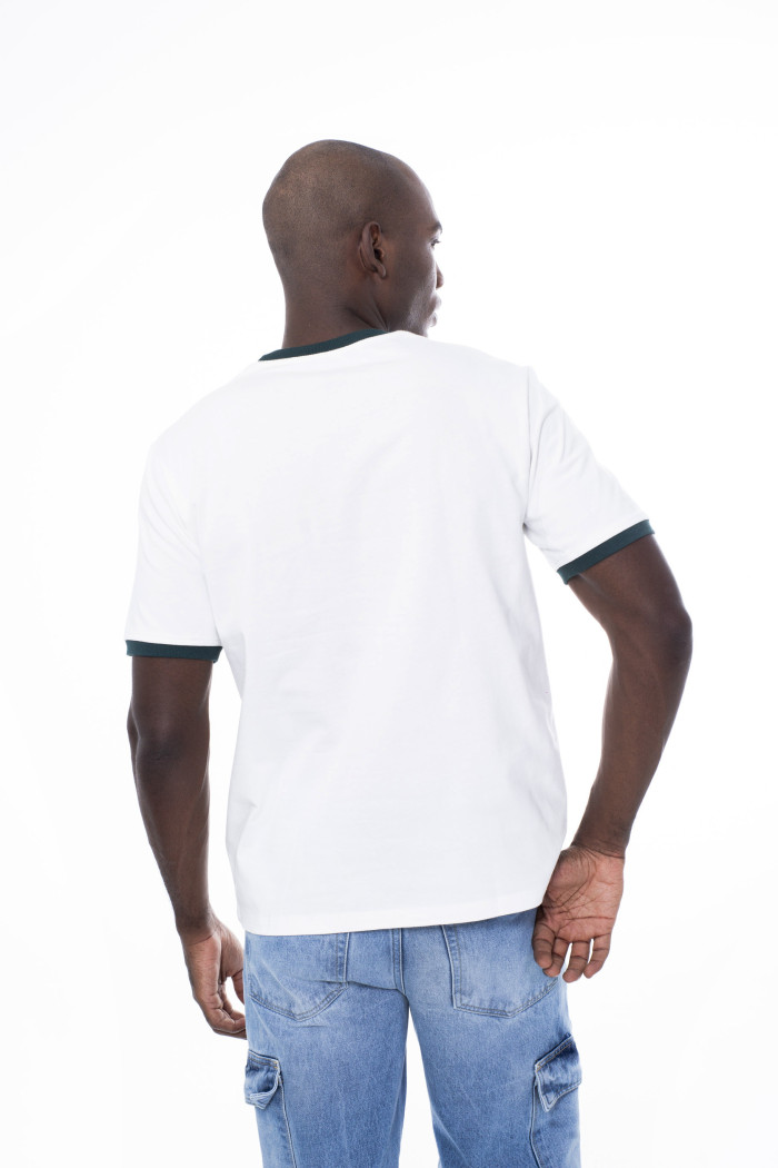 Camiseta college crema manga corta con contrastes verdes
