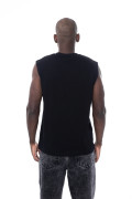 Camiseta oversize negra manga sisa con arte en frente

