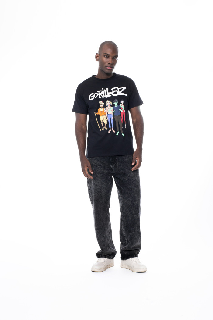 Camiseta negra cuello redondo con estampado de Gorillaz
