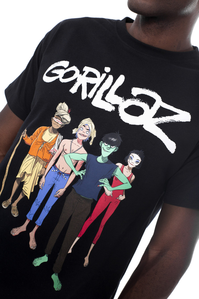 Camiseta negra cuello redondo con estampado de Gorillaz
