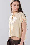 Blusa unicolor con nudo, manga corta y estampados