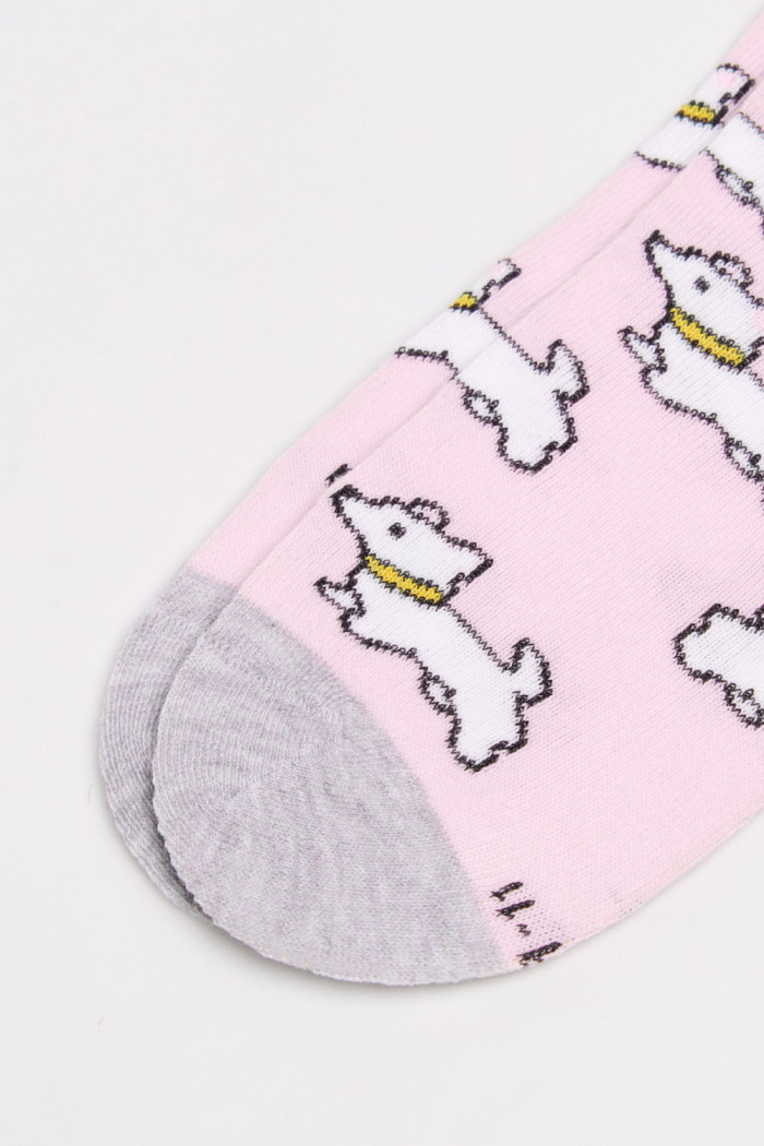 Medias tobilleras unicolores con arte de perritos
