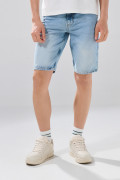 Bermuda de jean infaltables slim azul clara con tiro bajo
