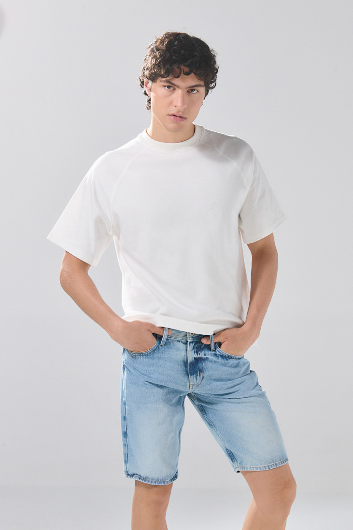 Bermuda de jean infaltables slim azul clara con tiro bajo
