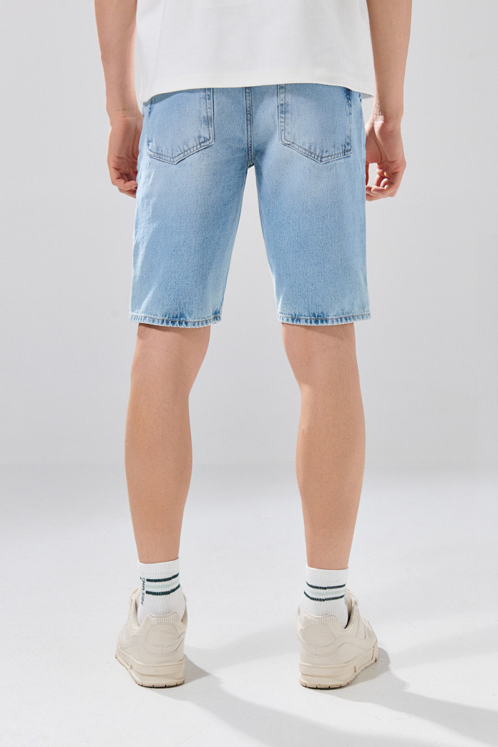 Bermuda de jean infaltables slim azul clara con tiro bajo
