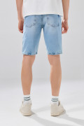 Bermuda de jean infaltables slim azul clara con tiro bajo
