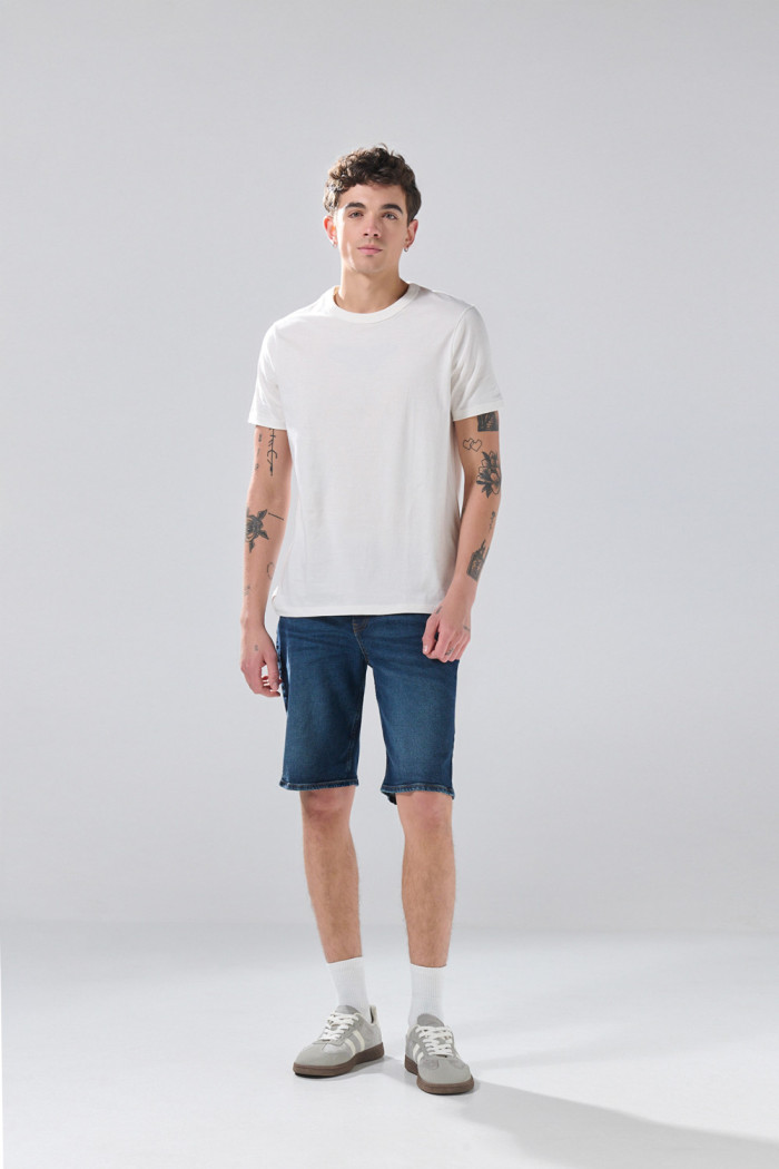 Bermuda de jean infaltables slim azul oscura con 5 bolsillos
