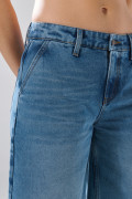 Bermuda de jean jort azul tiro medio con desgastes
