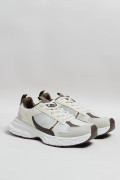 Zapatillas suela gruesa, tipo chunky.