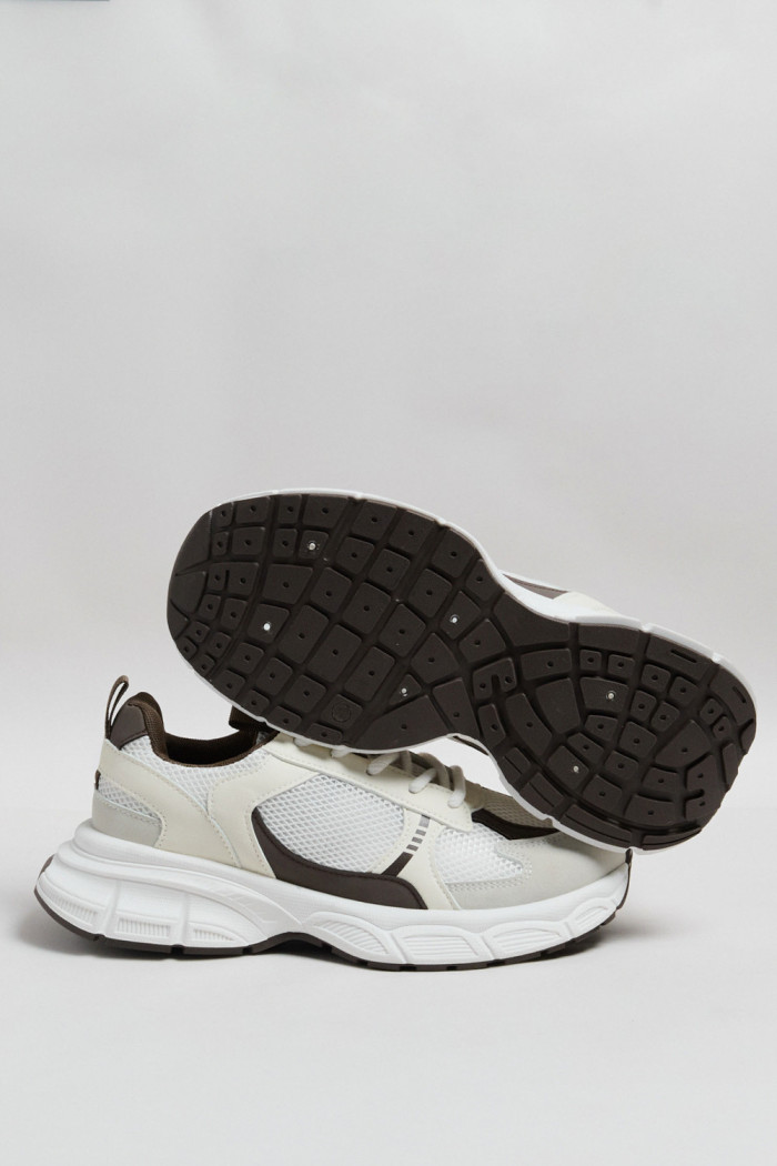 Zapatillas suela gruesa, tipo chunky.