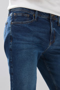 Bermuda de jean azul oscura infaltables slim con bolsillos
