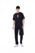Camiseta negra oversize de Carlos Vives manga corta

