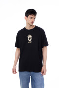 Camiseta negra oversize de Carlos Vives con manga corta
