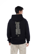Buzo con capota negro oversize con diseño de Carlos Vives
