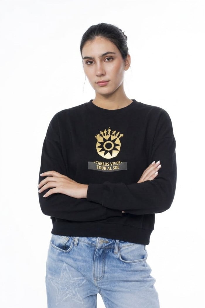 Buzo cuello redondo negro oversize de Carlos Vives
