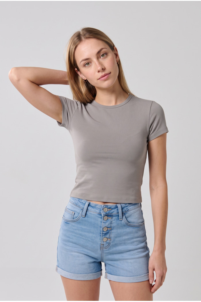 Camiseta unicolor infaltables con manga corta en tela suave
