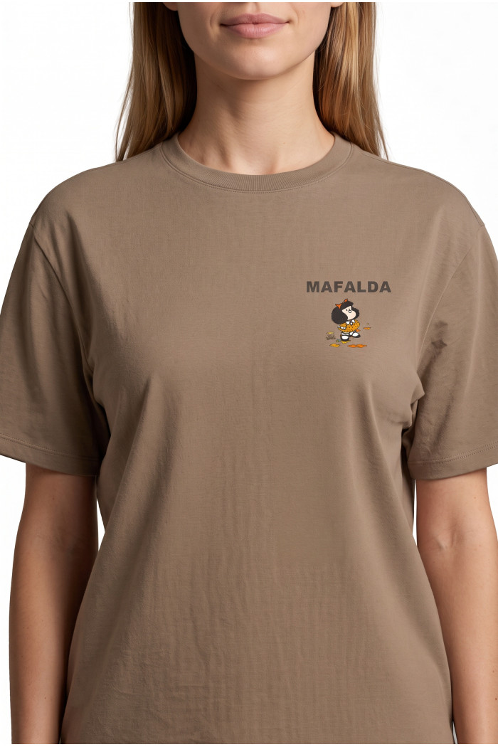 Camiseta kaki medio manga corta con diseño de Mafalda
