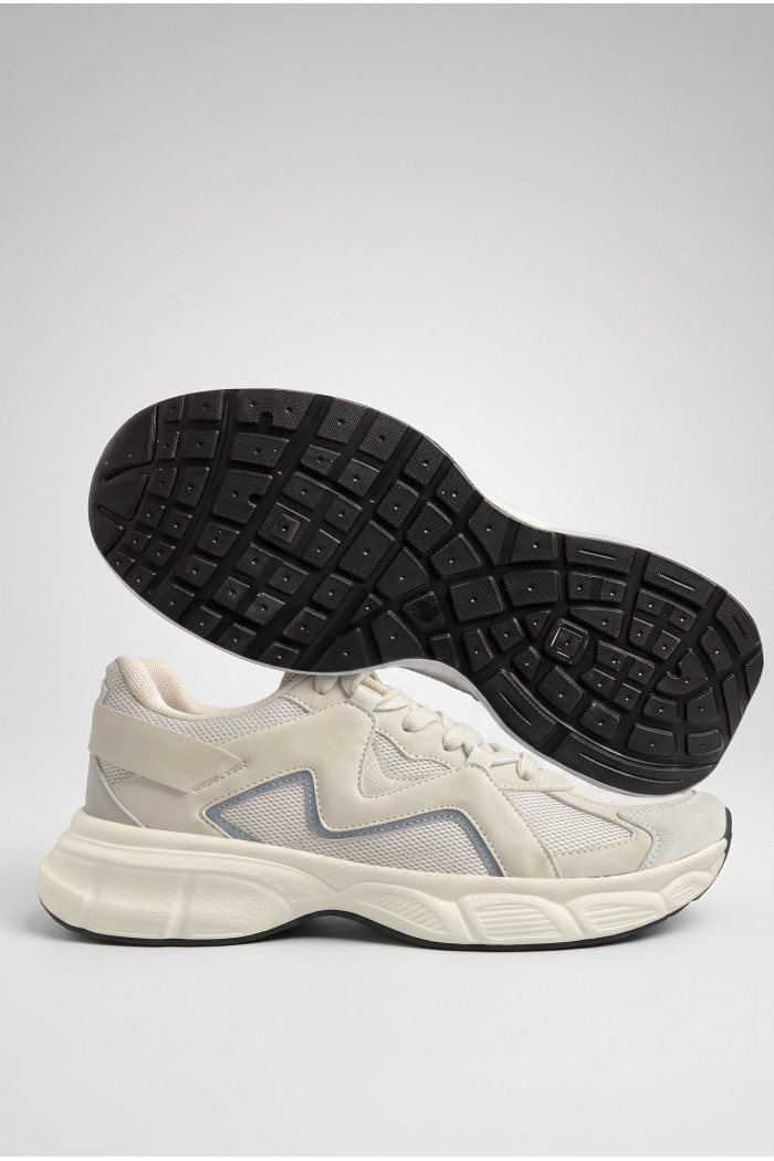 Tenis unicolores de plataforma con texturas y contrastes