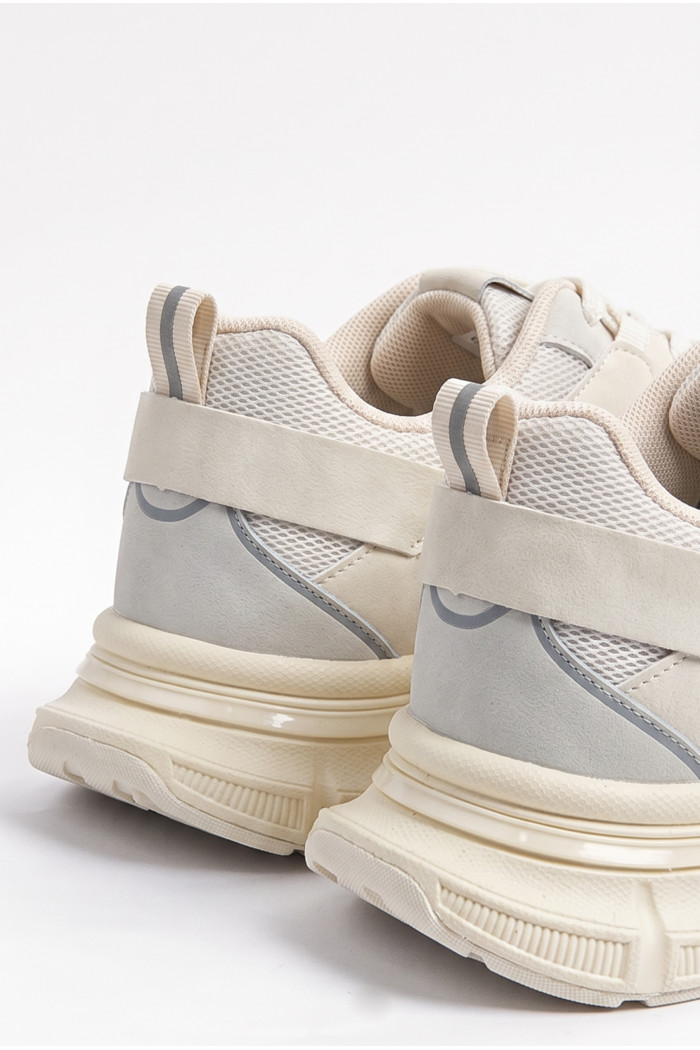 Tenis unicolores de plataforma con texturas y contrastes