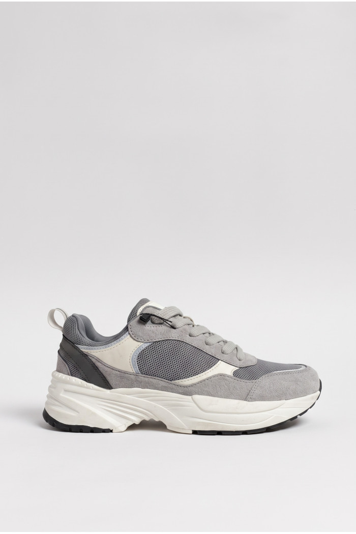 Zapatillas suela gruesa, tipo chunky.