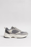 Zapatillas suela gruesa, tipo chunky.