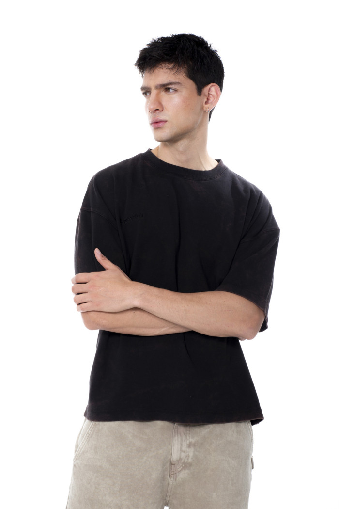 Camiseta con efecto de lavado, cuello redondo oversize con texto estampado
