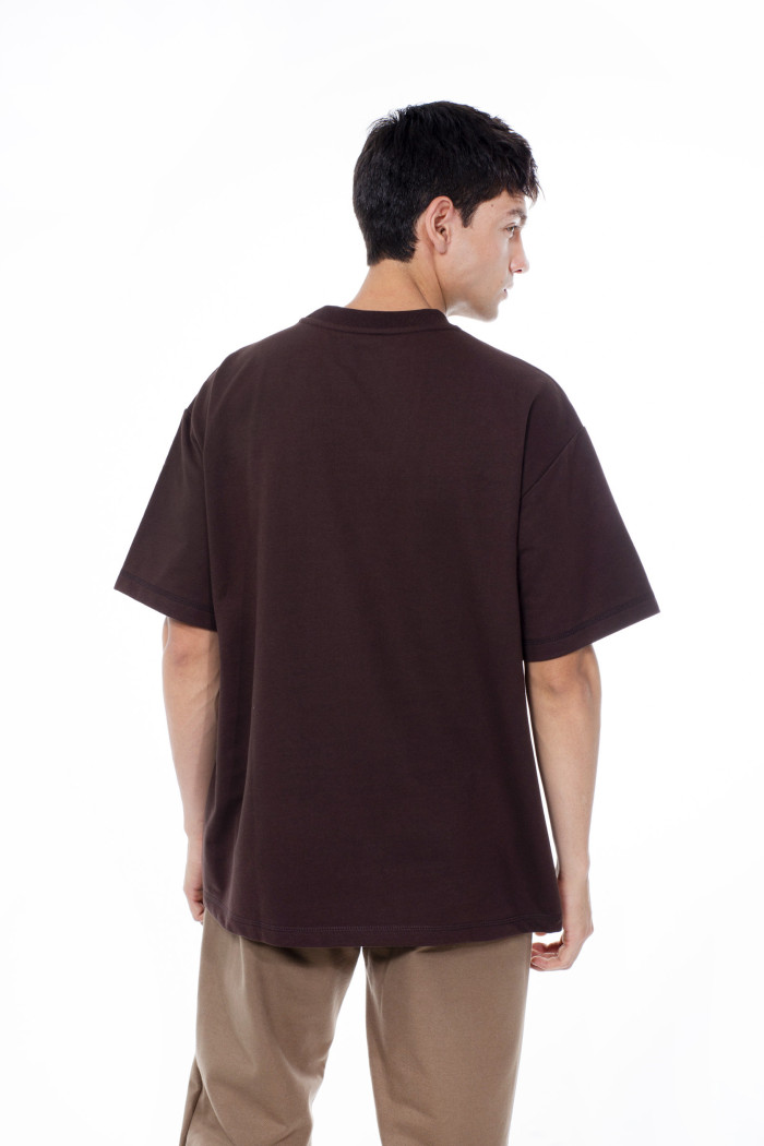 Camiseta unicolor en tela pesada con manga corta oversize
