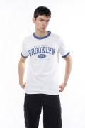 Camiseta college manga corta crema con contrastes azules
