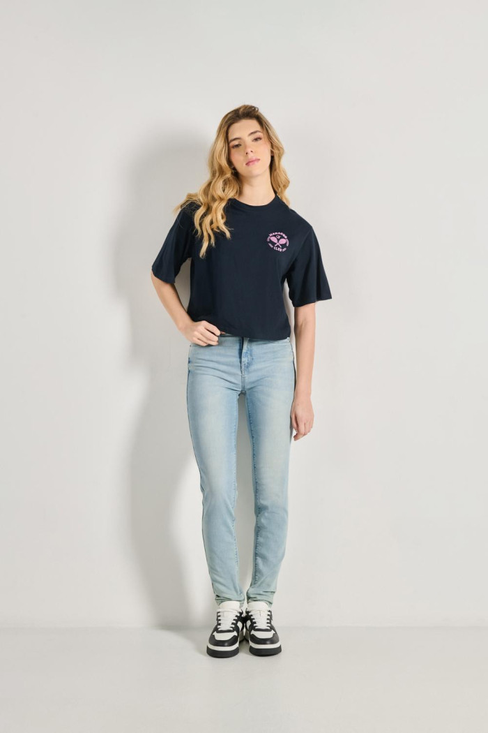 Jean súper tiro alto jegging azul con desgastes sutiles