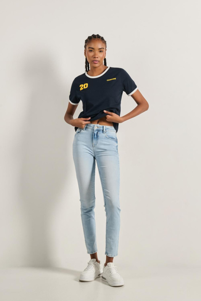 Jean tiro alto jegging azul claro ajustado con desgastes