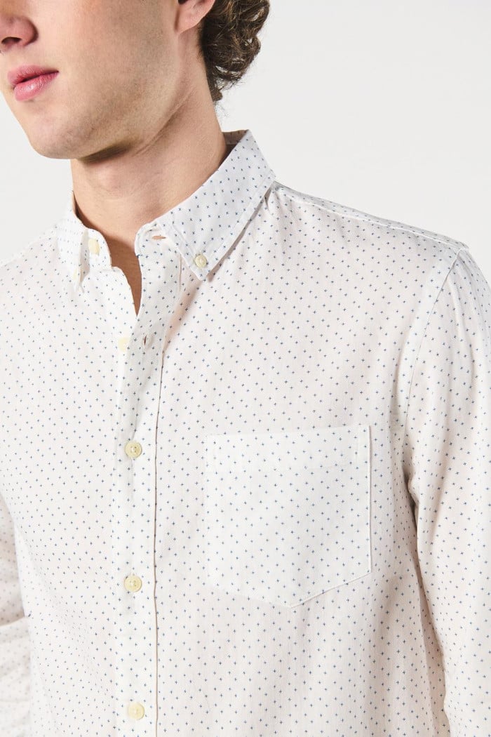 Camisa crema clara manga larga con estampados en mini print