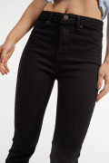 Jean jegging negro con tiro súper alto, bolsillos y ajuste ceñido