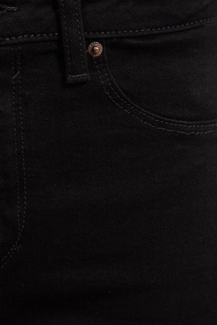 Jean jegging negro con tiro súper alto, bolsillos y ajuste ceñido