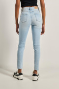 Jean ajustado tiro alto jegging azul claro con desgastes