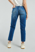 Jean boyfriend azul oscuro con tiro alto, bota recta y rotos