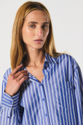 Blusa unicolor oversize a rayas con manga larga