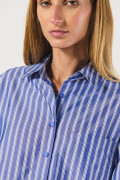 Blusa unicolor oversize a rayas con manga larga