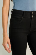 Jean push up tiro alto negro con doble botón metálico