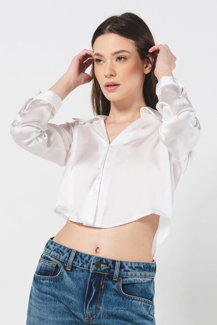 Blusa cuello sport crema clara con manga larga