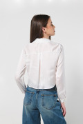 Blusa cuello sport crema clara con manga larga