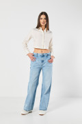 Blusa unicolor crop top con manga larga y cuello camisero