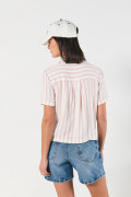 Blusa unicolor con cuello camisero y rayas en contraste