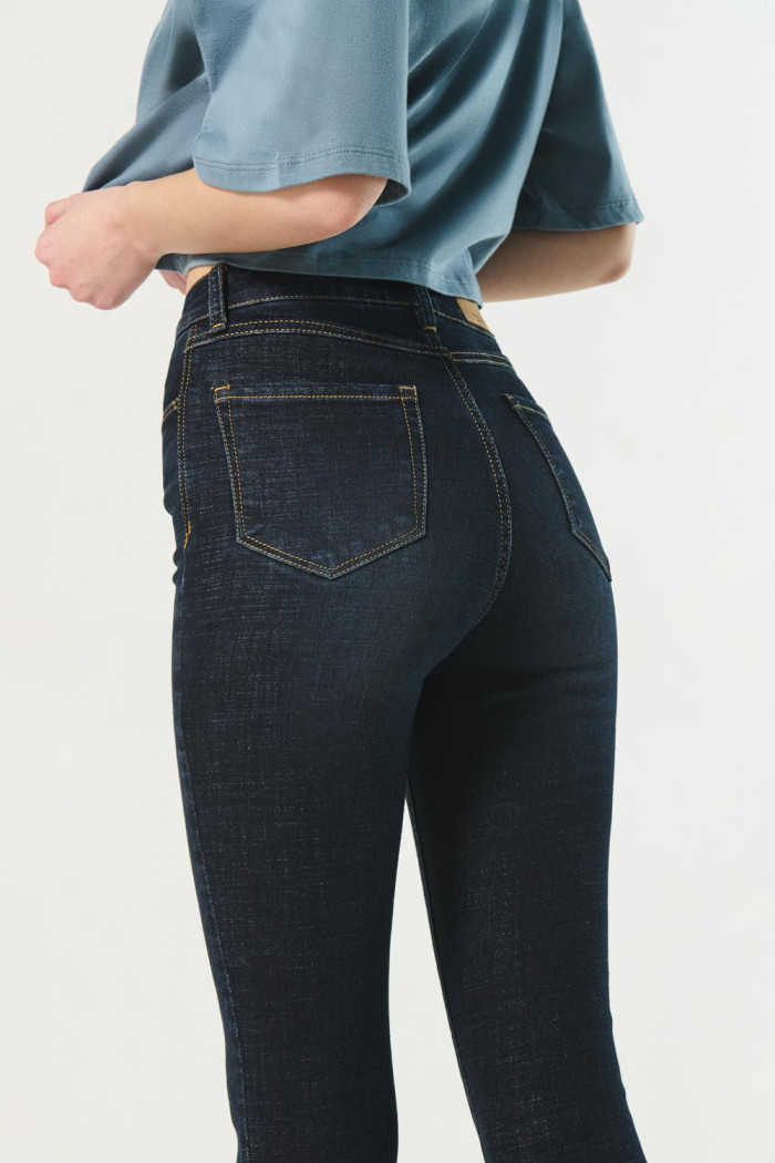 Jean jegging tiro súper alto azul con costuras visibles
